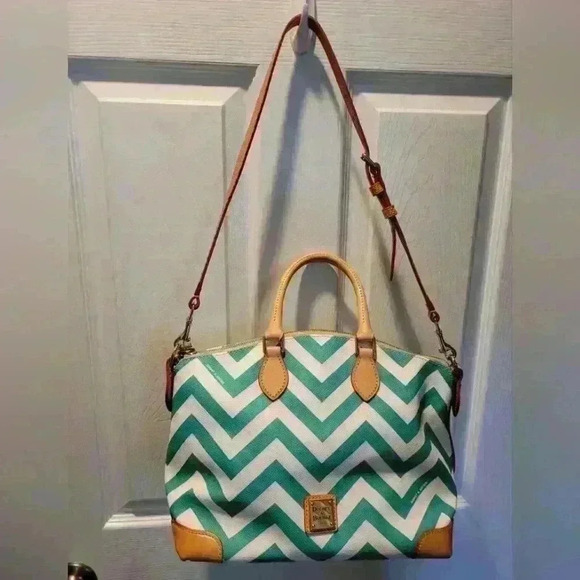 Dooney & Bourke Green Chevron pattern leather bag - Picture 10 of 12